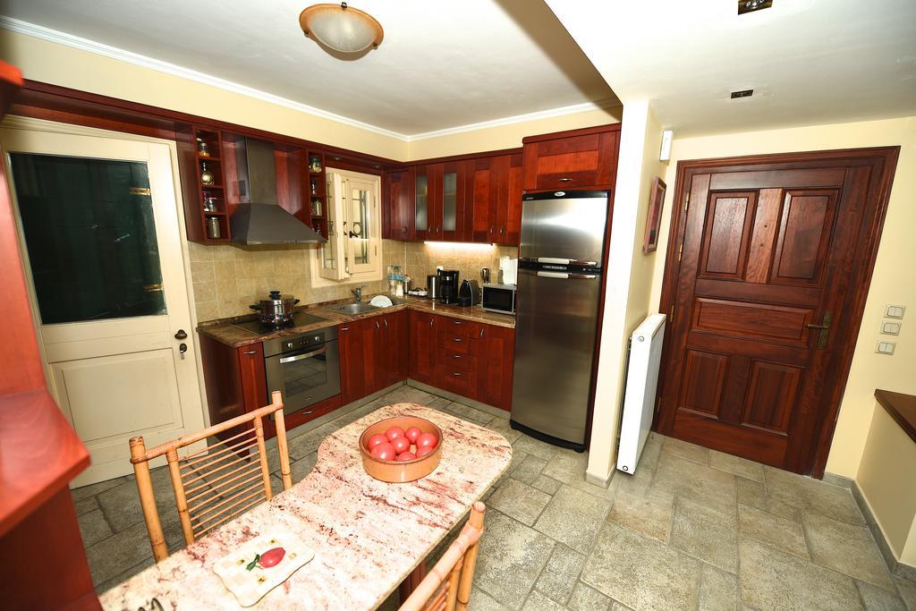 Antonia Beachfront Villa レフキンミ エクステリア 写真
