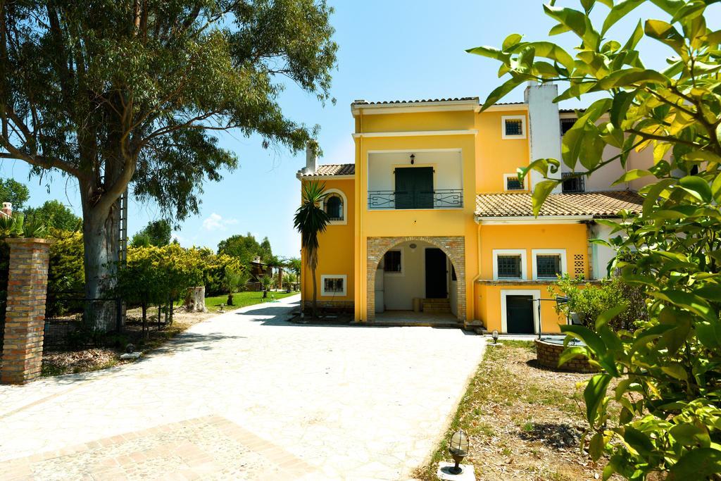 Antonia Beachfront Villa レフキンミ エクステリア 写真