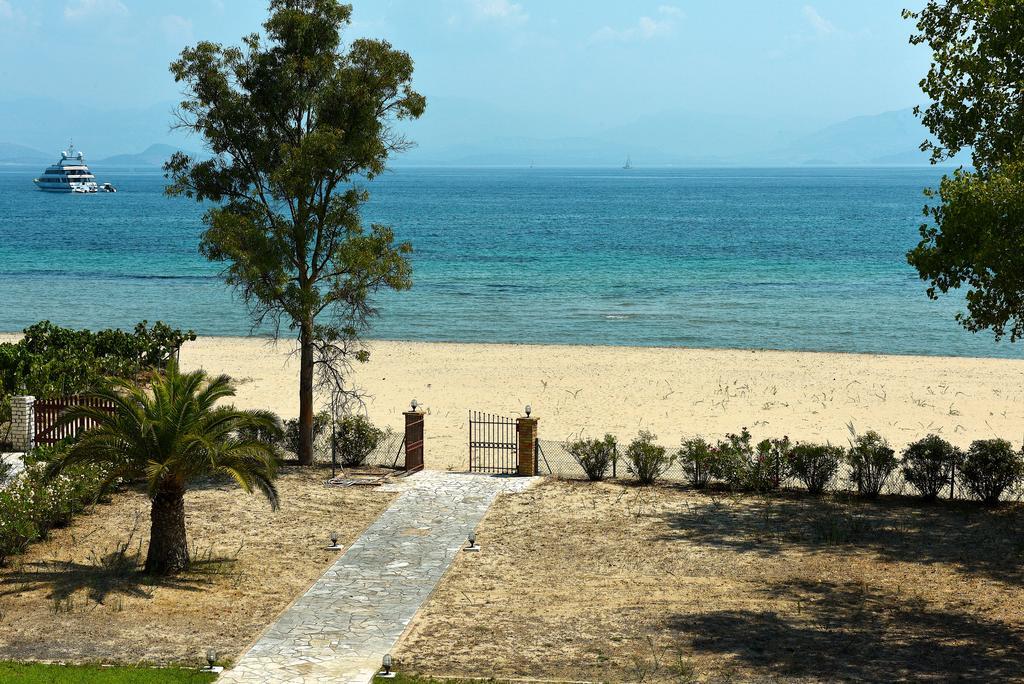 Antonia Beachfront Villa レフキンミ エクステリア 写真
