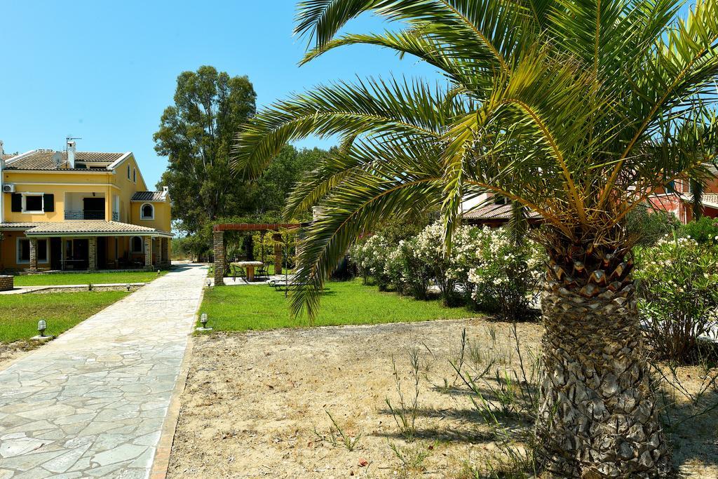 Antonia Beachfront Villa レフキンミ エクステリア 写真