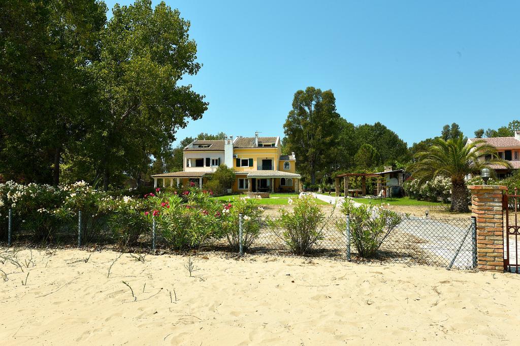 Antonia Beachfront Villa レフキンミ エクステリア 写真